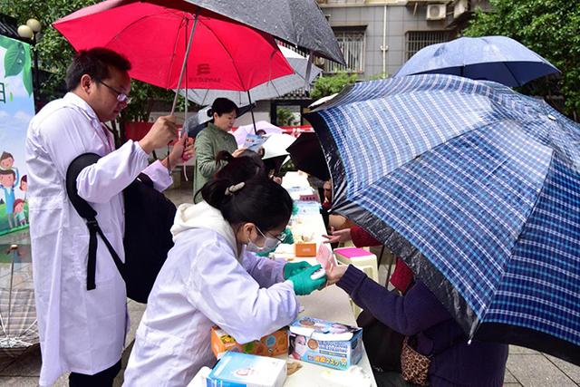 攜手防治糖尿病，守護健康新生活——湖南省疾控中心專家進社區開展主題宣傳與服務